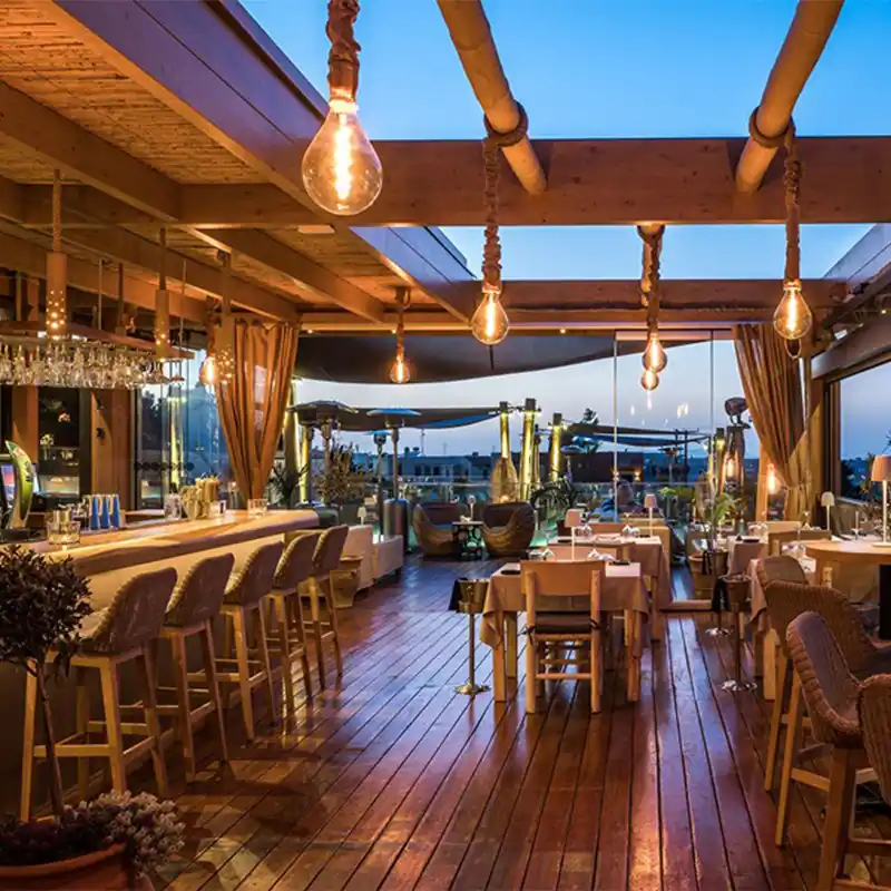 Bar & Lounge